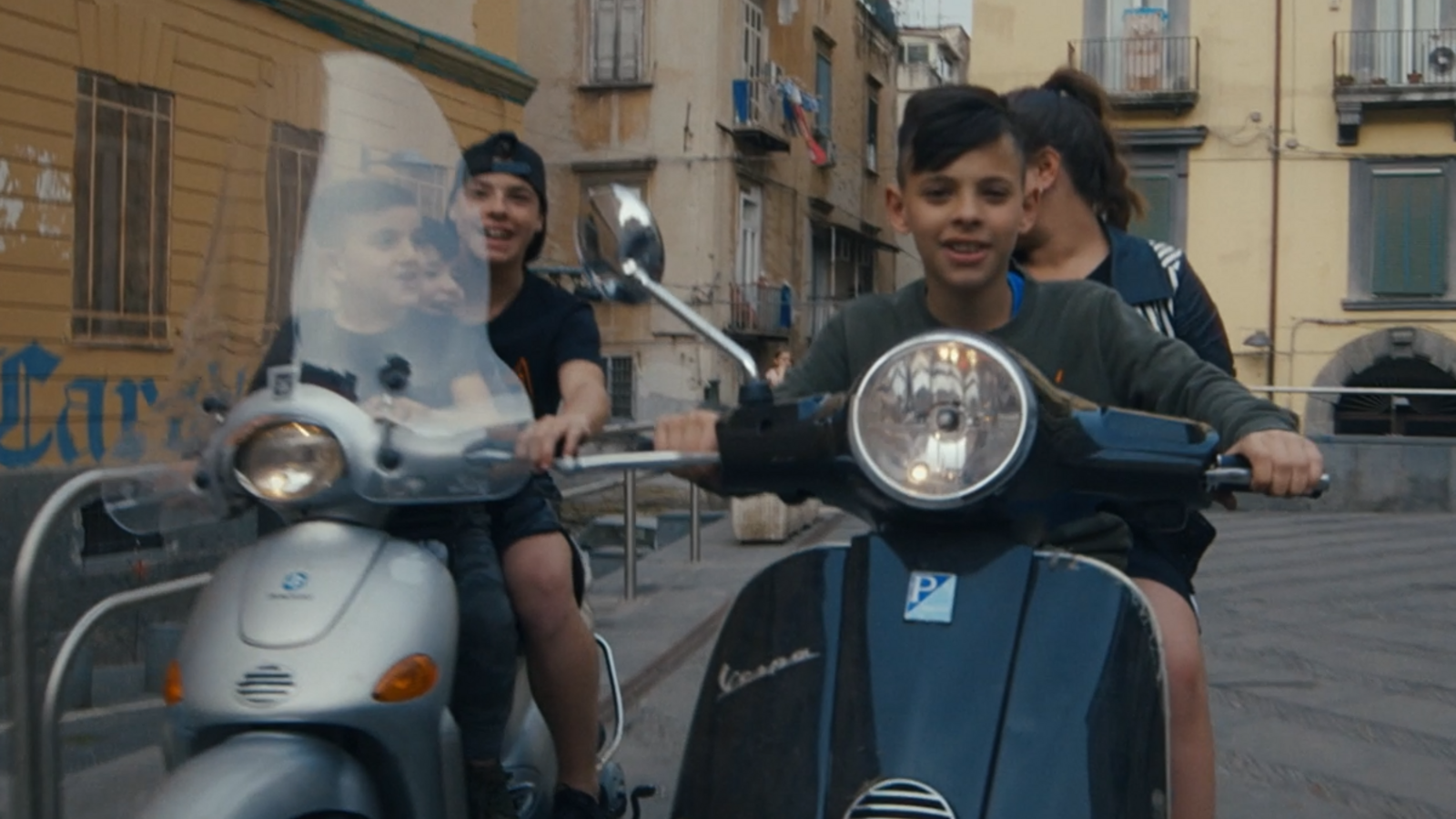 A group of young people riding vespas in the documentary NASCONDINO (HIDE & SEEK).
