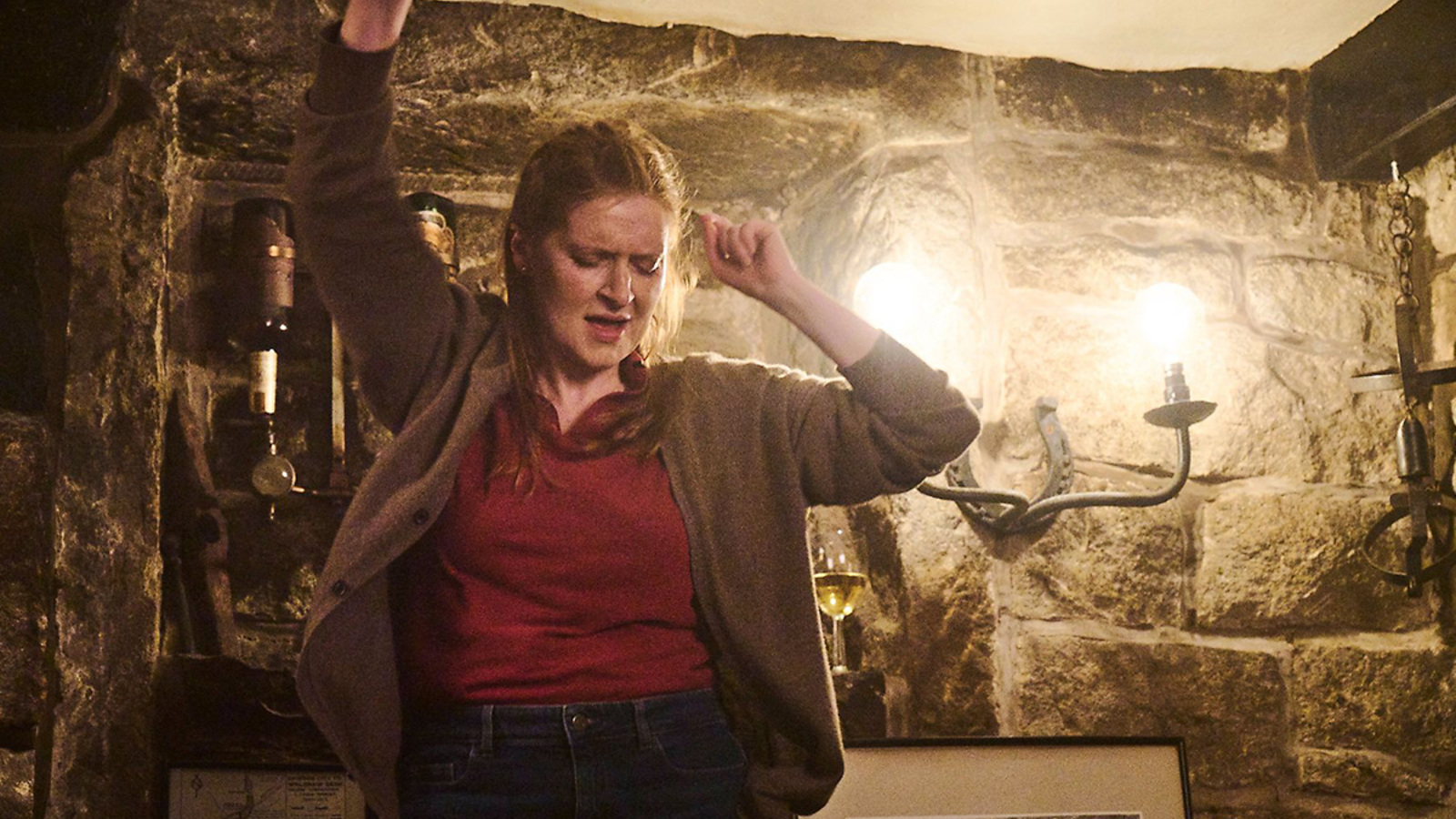 Annie dances in the pub in a scene from INCOMPATIBLE