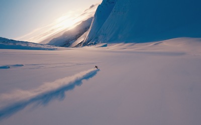 Sam Favret skiing in Norway