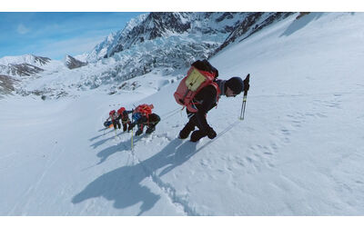 Hélias Millerioux, Alex Marchesseau, Christophe Tricou, and Aurélien Lardy all lives in Chamonix. This cradle of world alpinism and expert skiing is their daily playground. They have all taken part in long and challenging high-altitude expeditions. They camped out on sheer cliffs, lost themselves on vast Himalayan glaciers, they have dug igloos to shelter from storms. The waiting, doubts, giving up, and success are experiences and emotions they know well and from which they have learned valuable lessons. They are also full of determination, strength, spirit, and good humor. 